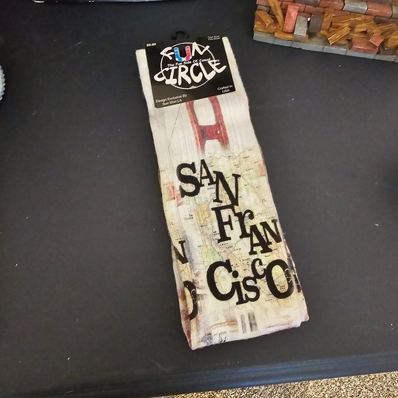 NWT Fun Circle Socks San Francisco One Size Fits Most - Picture 1 of 4